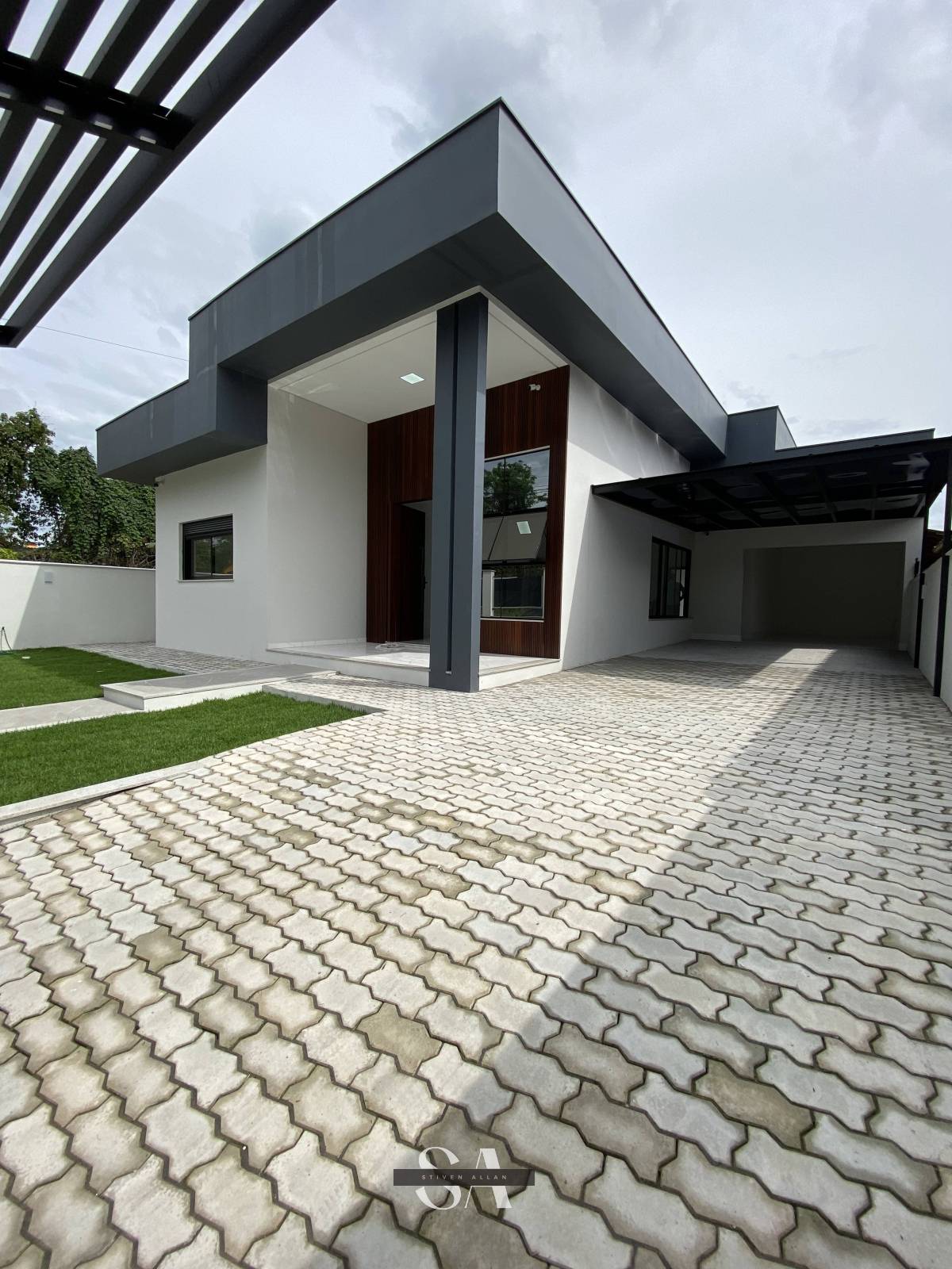 Casa à venda com 3 quartos, 196m² - Foto 1
